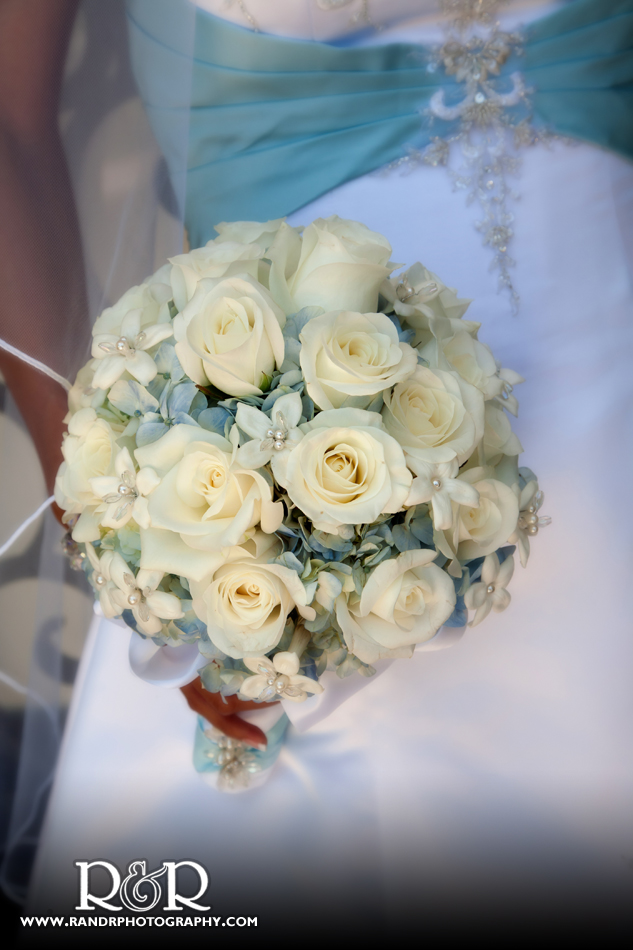 Maria & Lalo-Bouquet & Gown Match