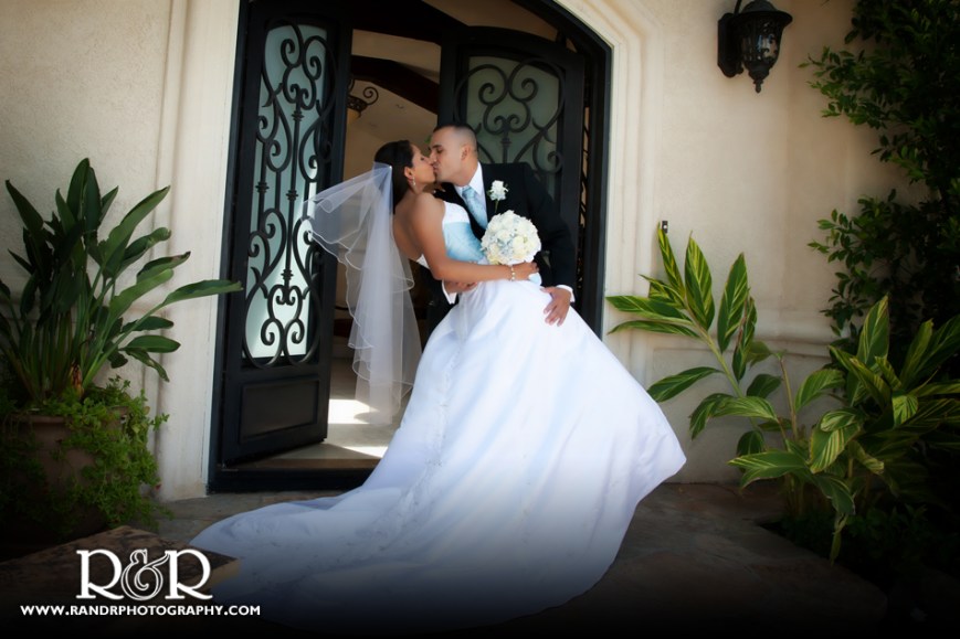 Maria & Lalo Dip Kiss