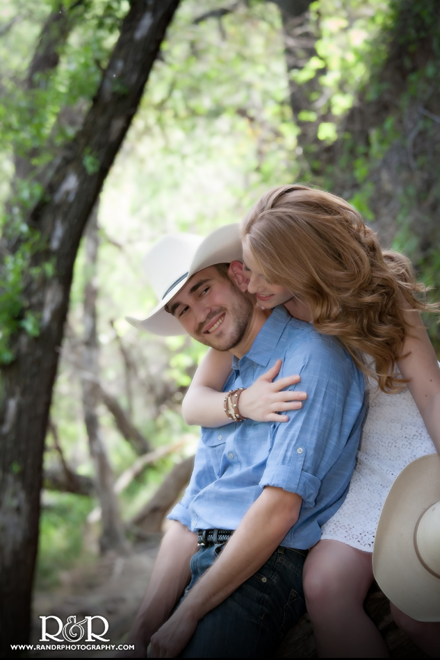 0019_8588_Dani&amp;Robert_Malibu-Creek-engagement-J1487